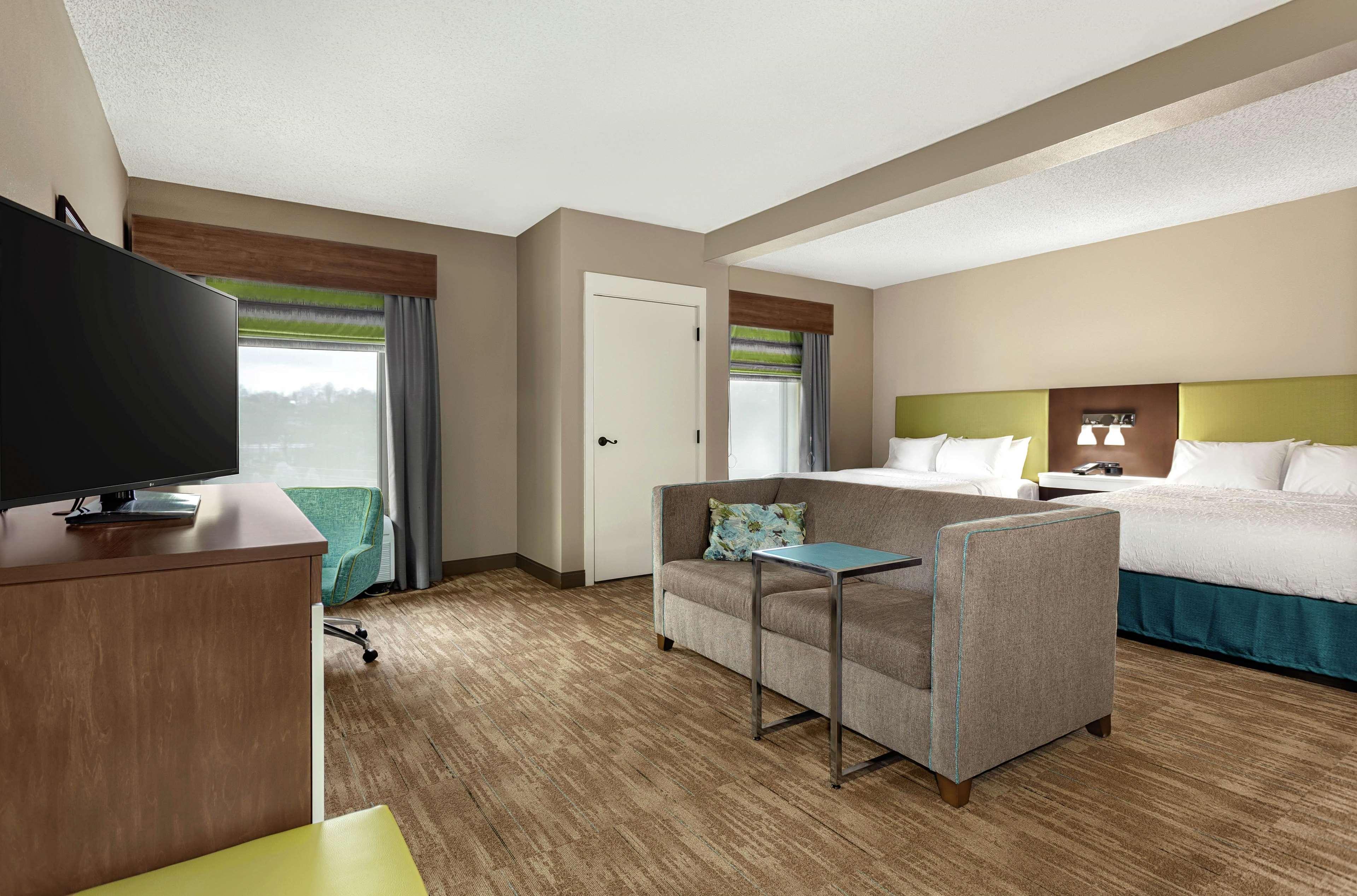 Hampton Inn Моргантън Екстериор снимка