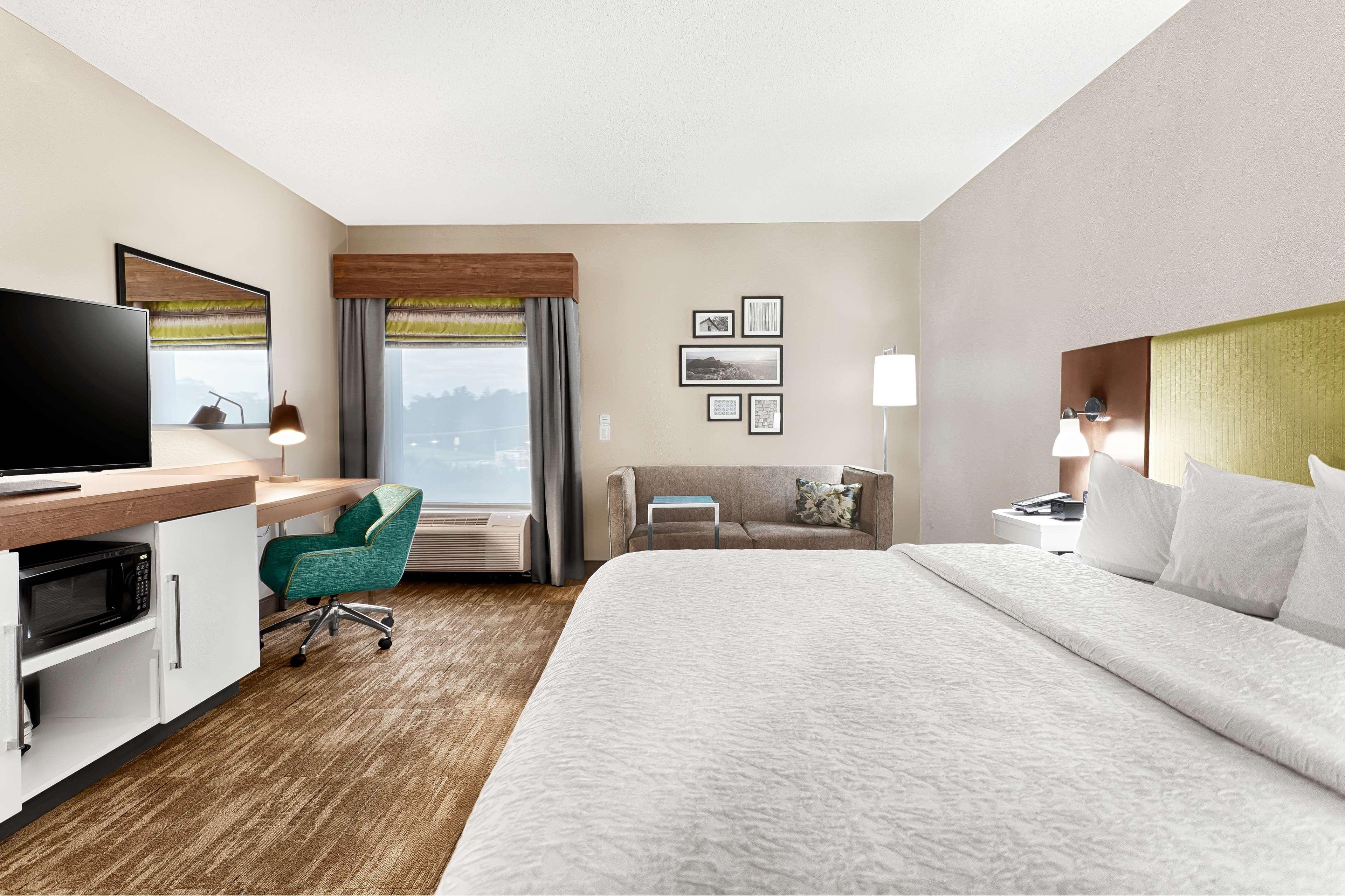 Hampton Inn Моргантън Екстериор снимка