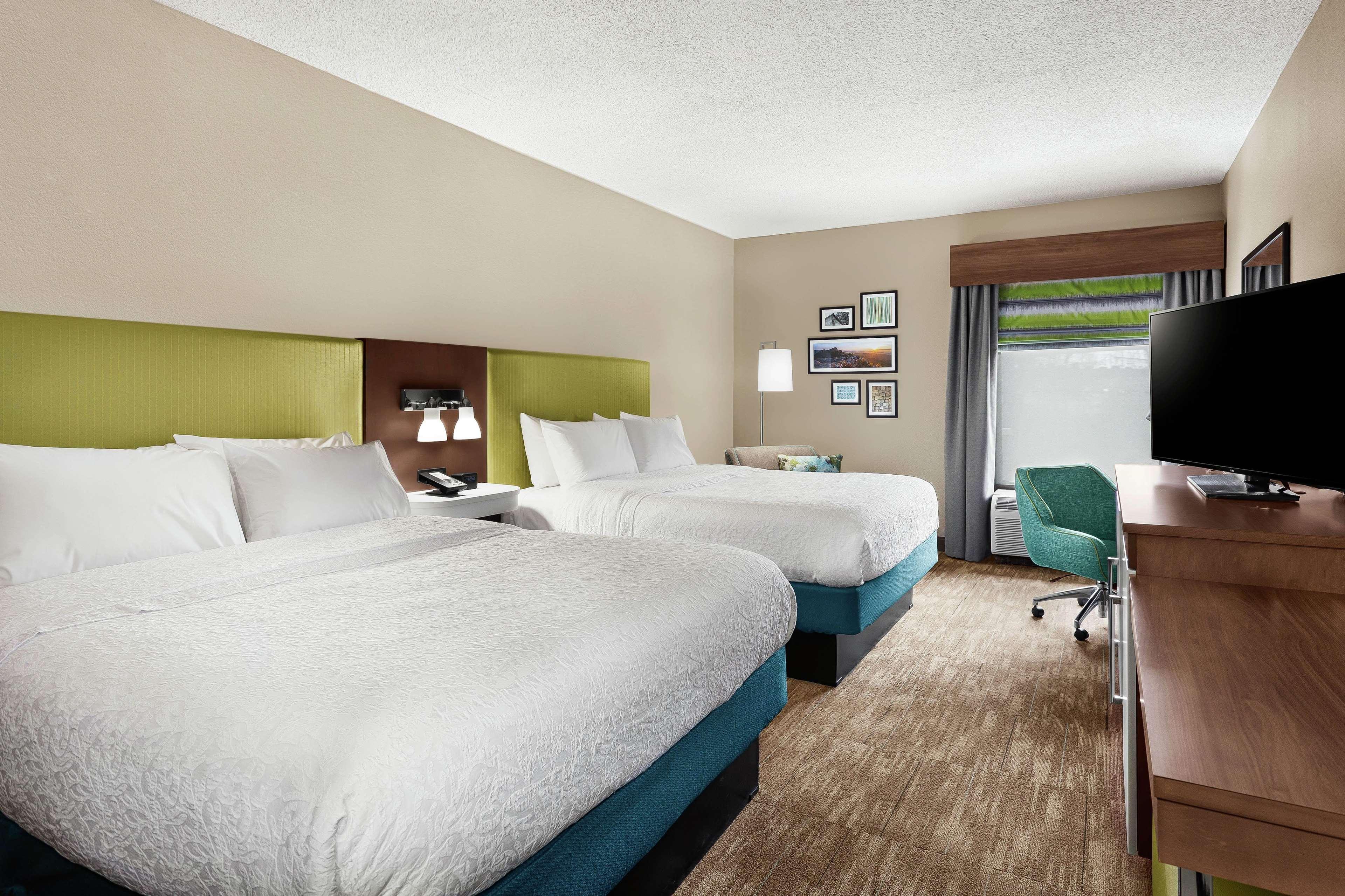 Hampton Inn Моргантън Екстериор снимка