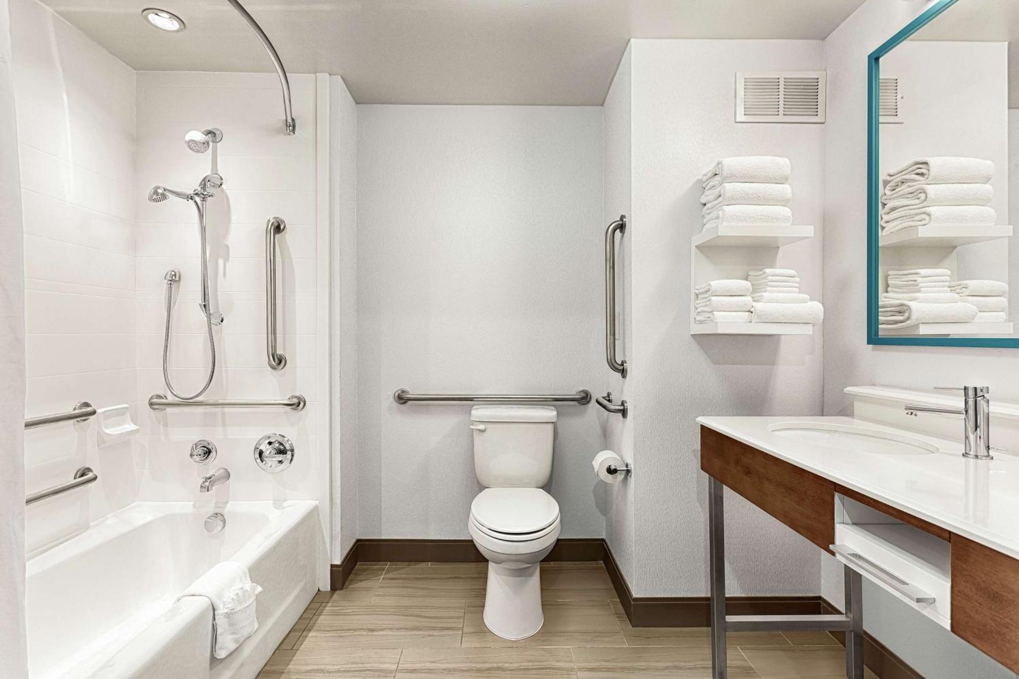Hampton Inn Моргантън Екстериор снимка
