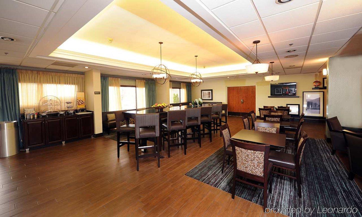 Hampton Inn Моргантън Екстериор снимка